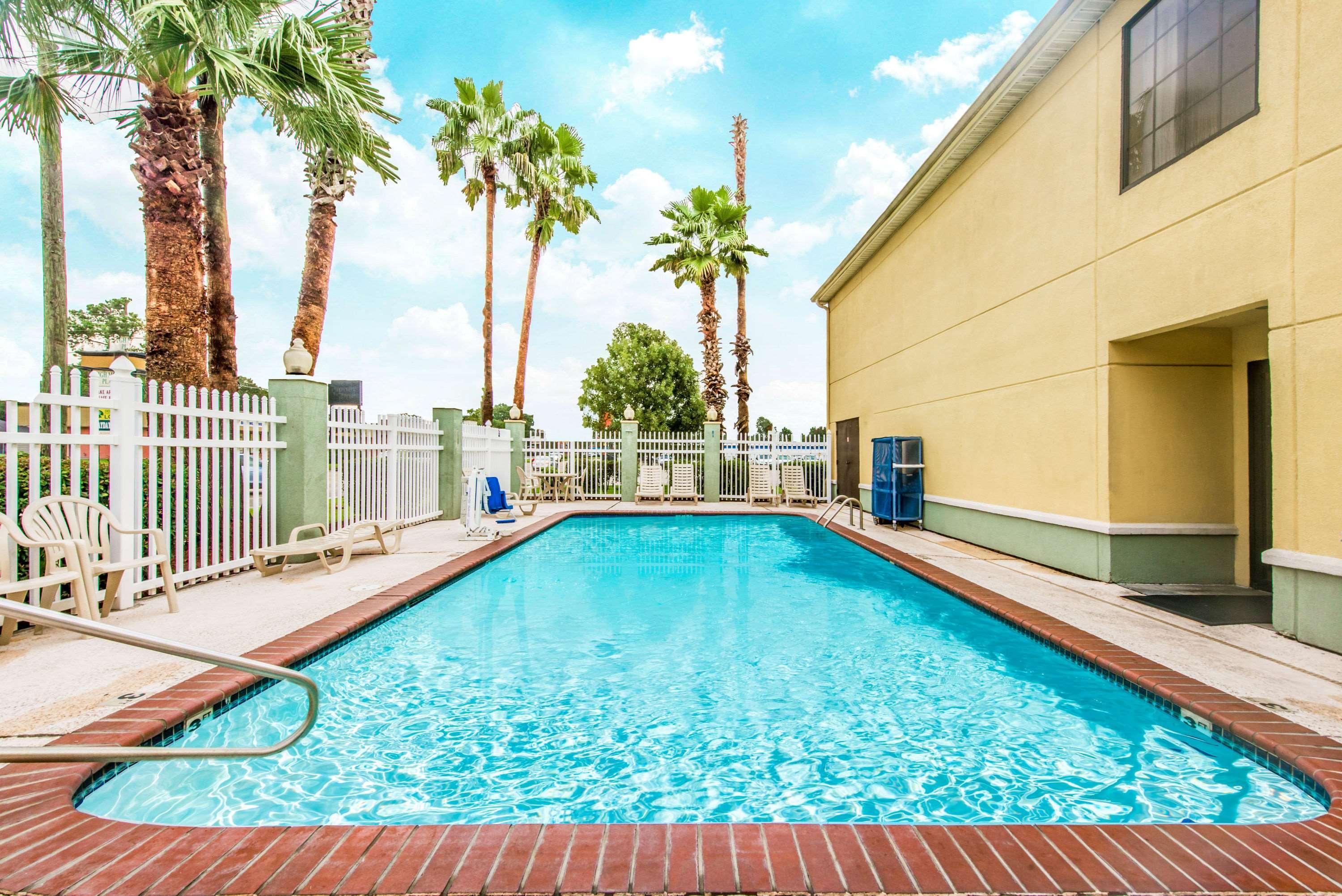 Super 8 By Wyndham Lake Charles/Sulphur Dış mekan fotoğraf